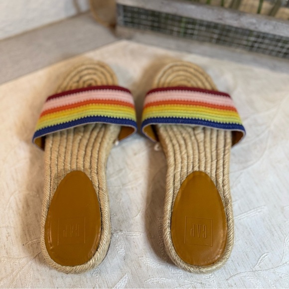 Women’s Gap Rainbow espadrille slides. Size 10. Multicolored. Anti-slip bottom. - Picture 6 of 8